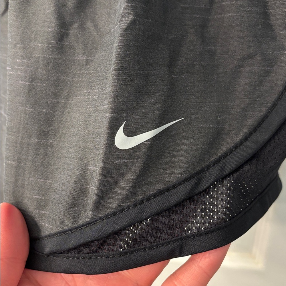 Nike Women’s Core Tempo Running Shorts in Heather Black, size XS, NWT - Picture 6 of 13